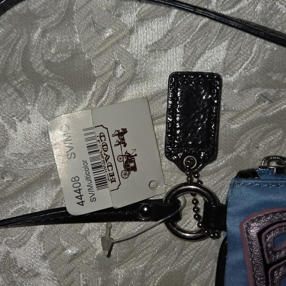 Coach 2Pc Poppy Limited Edition New York City Tote + Wristlet - Picture 6 of 13